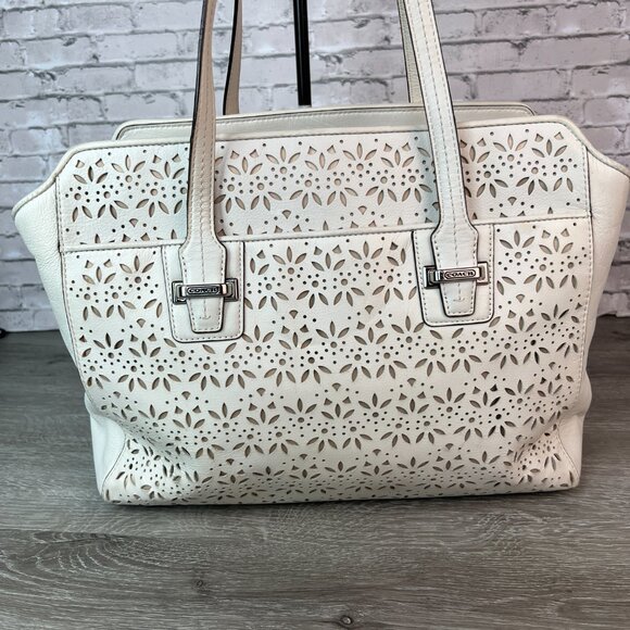 COACH f27391 Taylor Eyelet Carryall Tote Bag - Picture 3 of 7